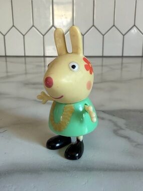 Peppa Pig Rebecca Rabbit in Luau Outfit Mini Figure